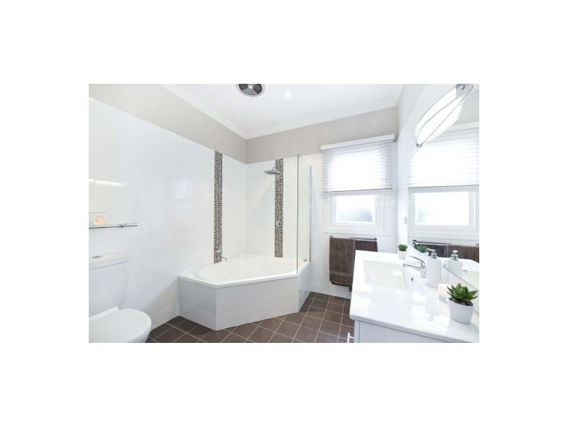 352 The Esplanade, Speers Point NSW 2284