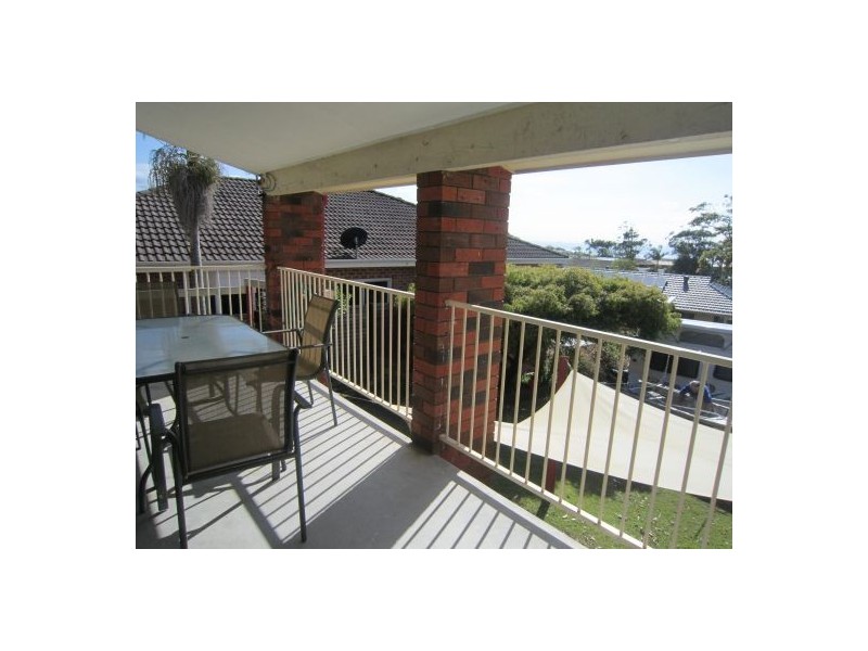 6 Scenic Drive, Caves Beach NSW 2281