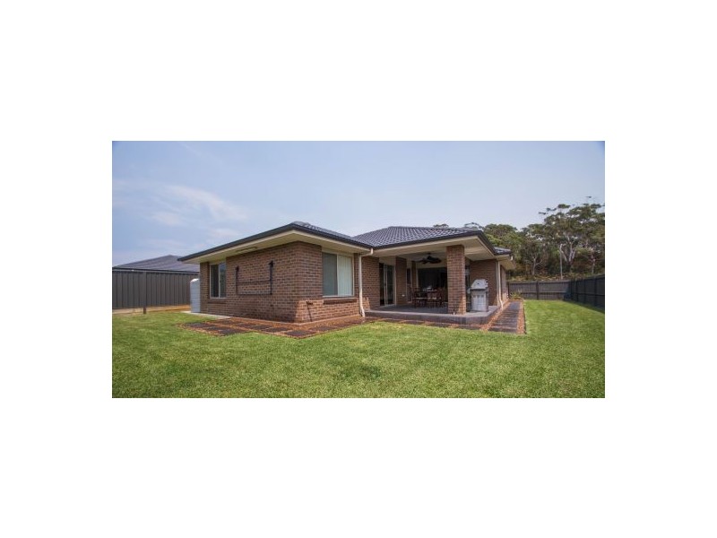 43 Dune Drive, Fern Bay NSW 2295