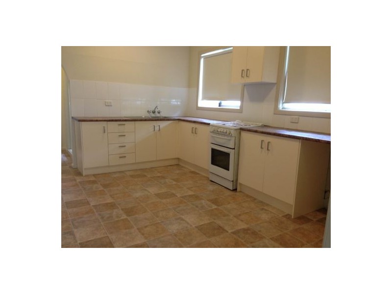 8 Lachlan Road, Cardiff NSW 2285