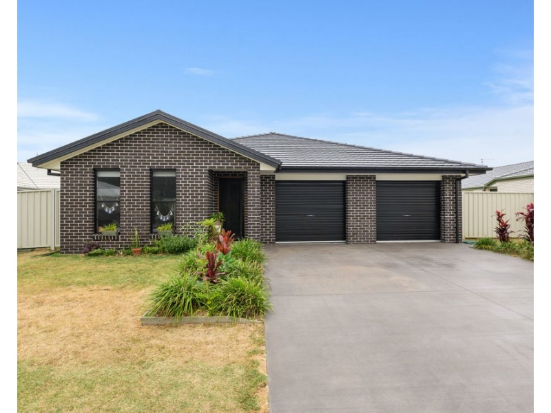 11a Seabeach Street, Sandy Beach NSW 2456