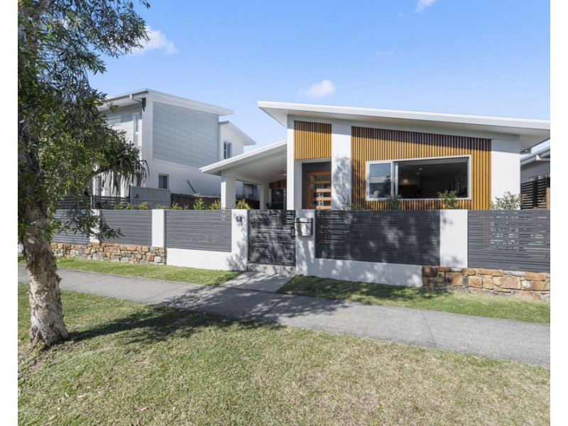 58 North Sapphire Road, Sapphire Beach NSW 2450