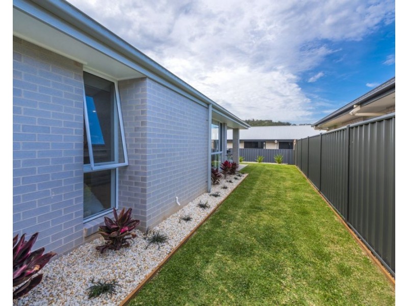 5 Mermaid Drive, Sandy Beach NSW 2456