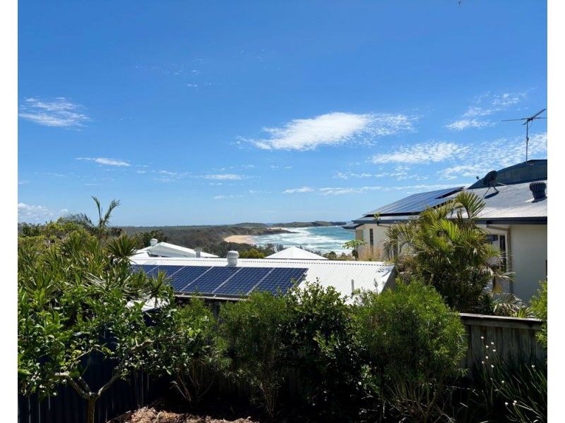 2/49 Dammerel Crescent, Emerald Beach NSW 2456
