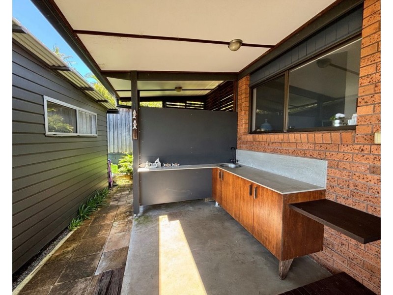 2/49 Dammerel Crescent, Emerald Beach NSW 2456