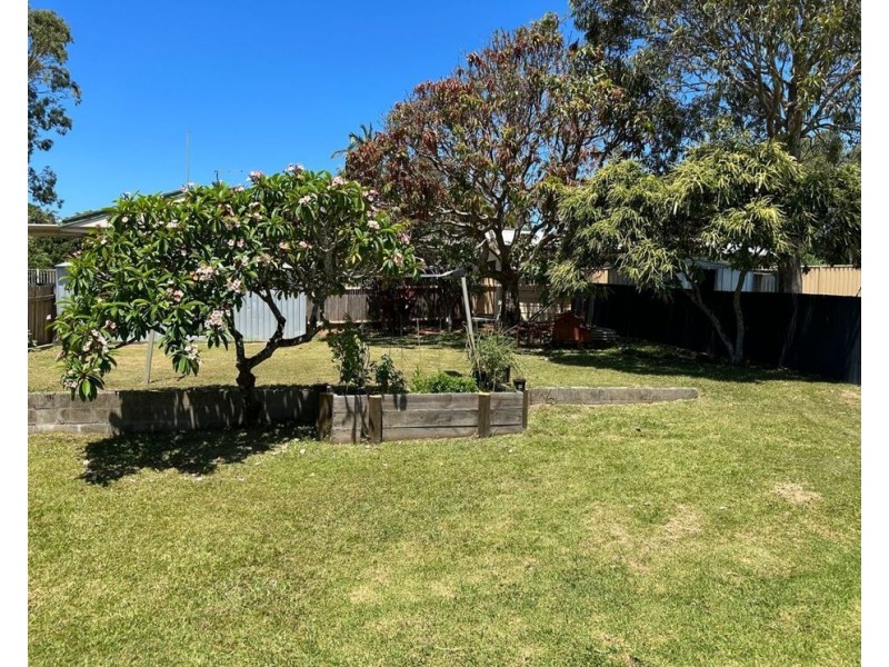 8 Maple Road, Sandy Beach NSW 2456