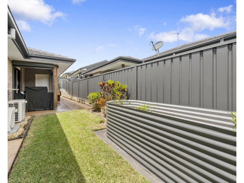 2/17 Sullivans Rd, Moonee Beach NSW 2450