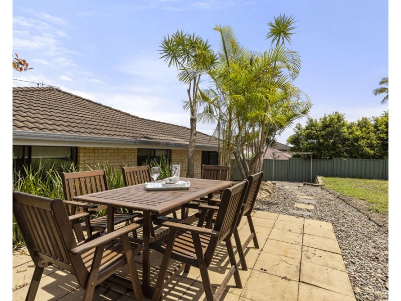 6 Ocean Links Close, Safety Beach NSW 2456