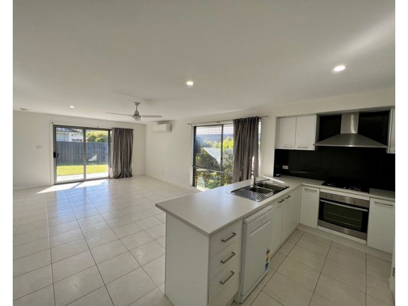 4 April Street, Sandy Beach NSW 2456