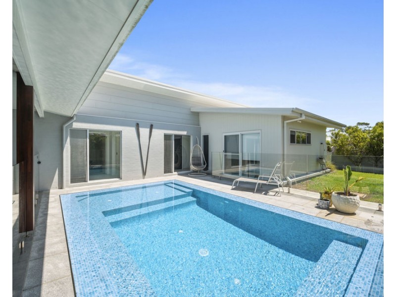 12 Cherry Street, Sapphire Beach NSW 2450