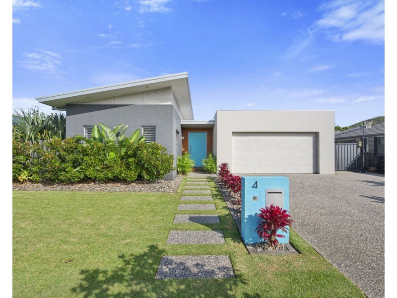 4 Broadwater Street, Sandy Beach NSW 2456