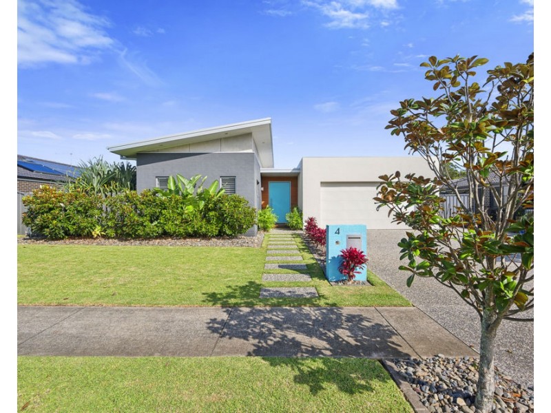 4 Broadwater Street, Sandy Beach NSW 2456