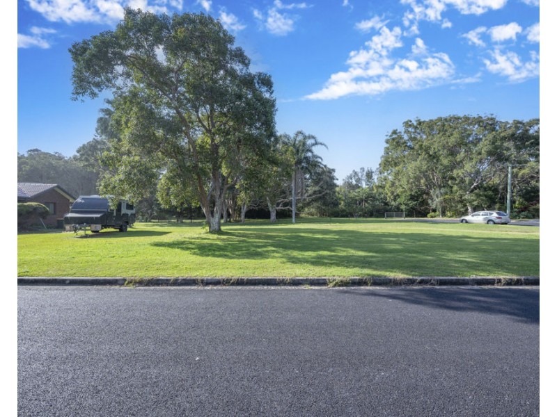 19 Ocean Drive, Safety Beach NSW 2456