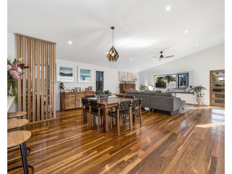 58 North Sapphire Road, Sapphire Beach NSW 2450