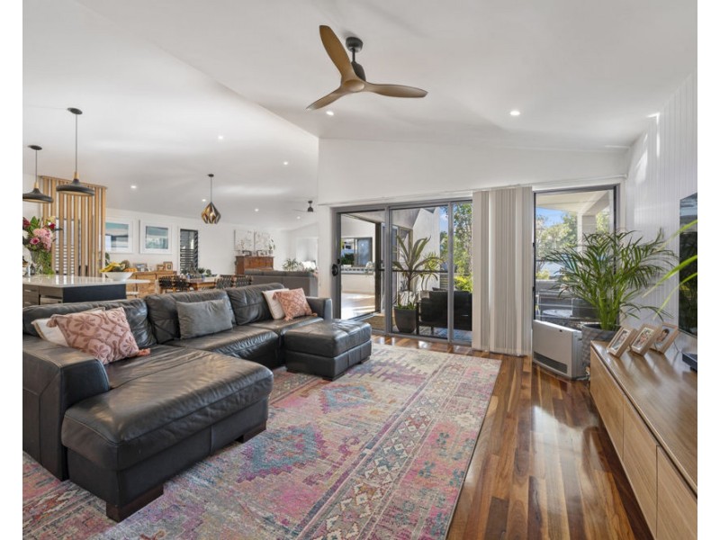 58 North Sapphire Road, Sapphire Beach NSW 2450