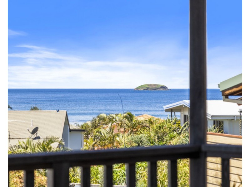 31 Ocean View Crescent, Emerald Beach NSW 2456