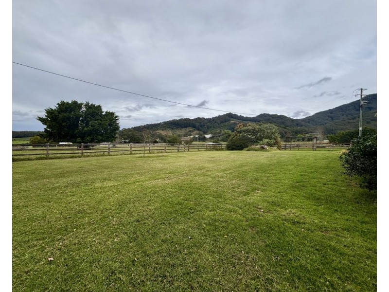 00 House – Crossmaglen Road, Bonville NSW 2441