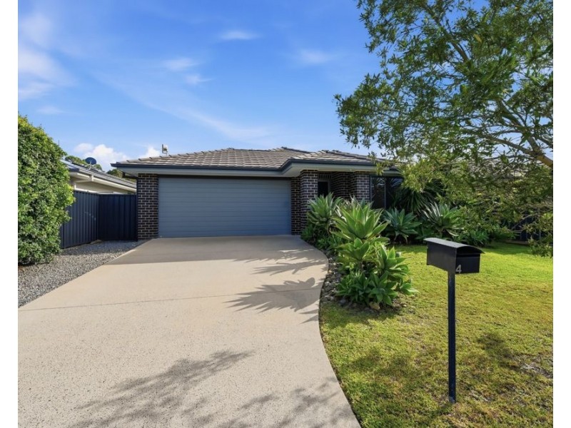 4 April Street, Sandy Beach NSW 2456