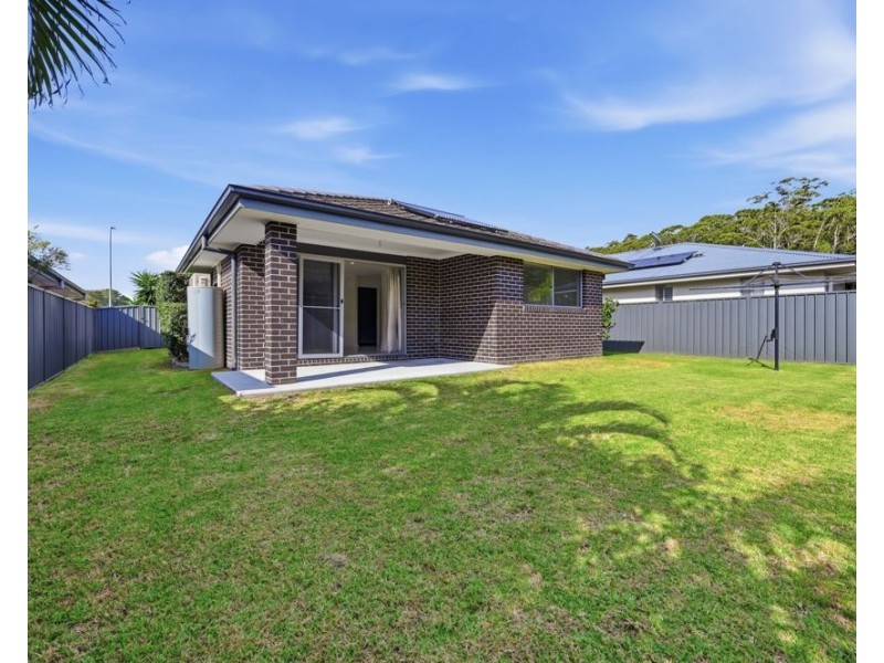 4 April Street, Sandy Beach NSW 2456