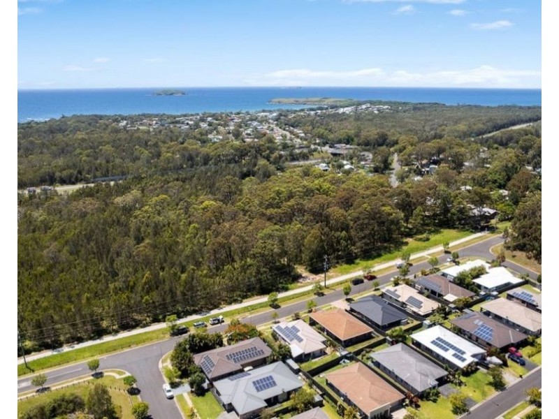4 Oceanic Drive, Sandy Beach NSW 2456