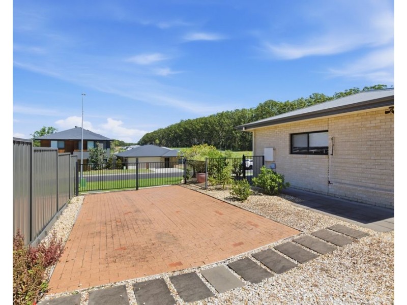 6 Mimiwali Drive, Bonville NSW 2441