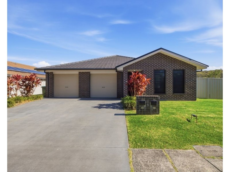 15-15A Sunshine Circuit, Emerald Beach NSW 2456