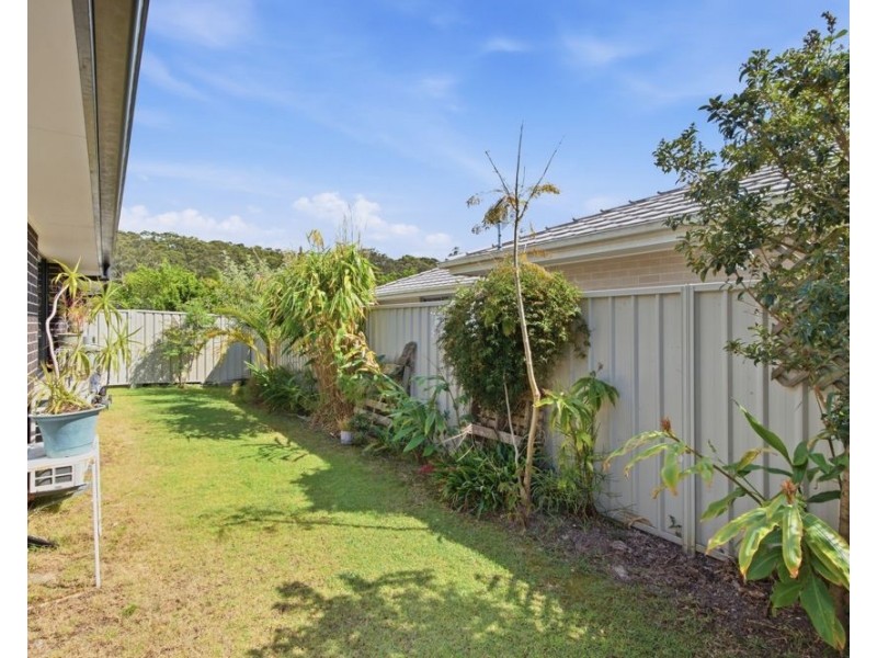 11-11A Seabeach Street, Sandy Beach NSW 2456