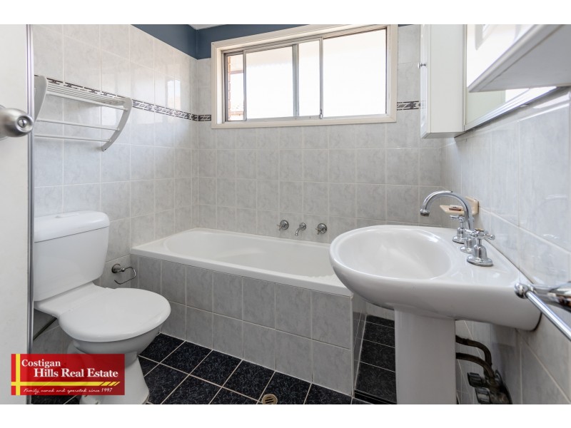 17 Tallagandra Drive, Quakers Hill NSW 2763