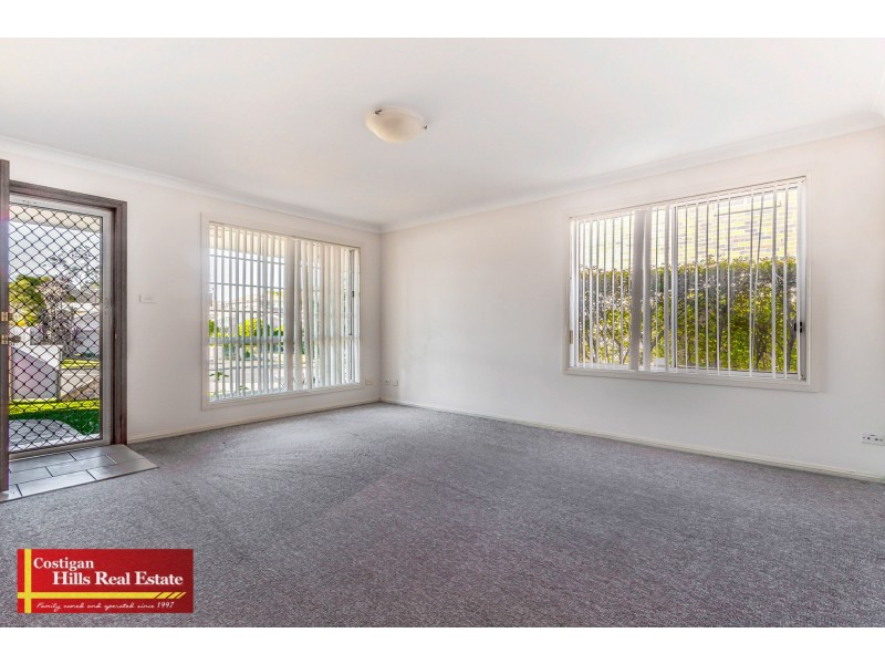 2/220 Farnham Road, Quakers Hill NSW 2763
