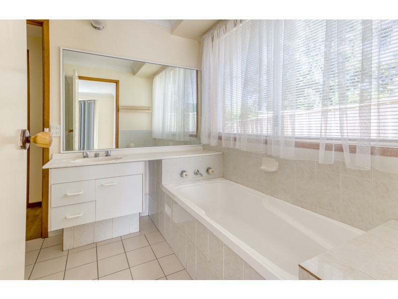 11 Erna Place, Quakers Hill NSW 2763