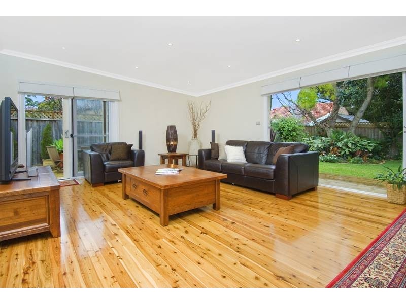 4 Raeburn Avenue, Castlecrag NSW 2068