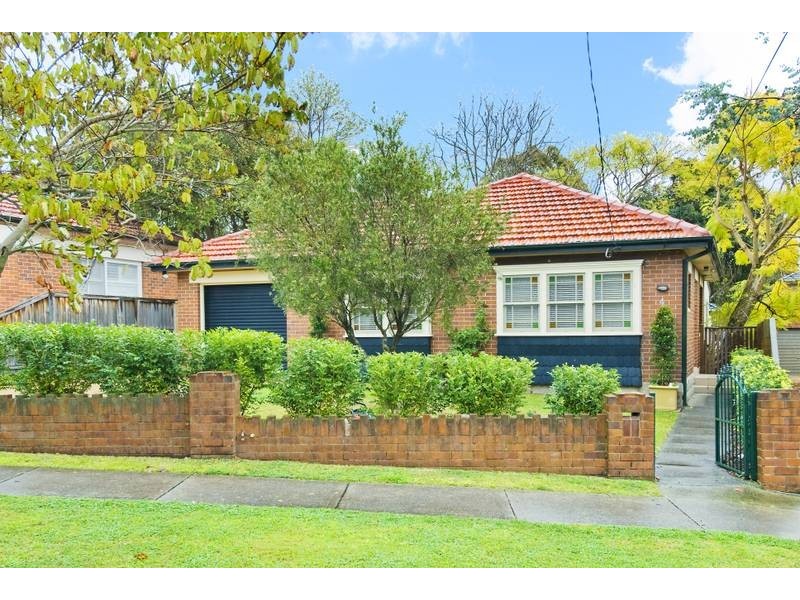 4 Raeburn Avenue, Castlecrag NSW 2068