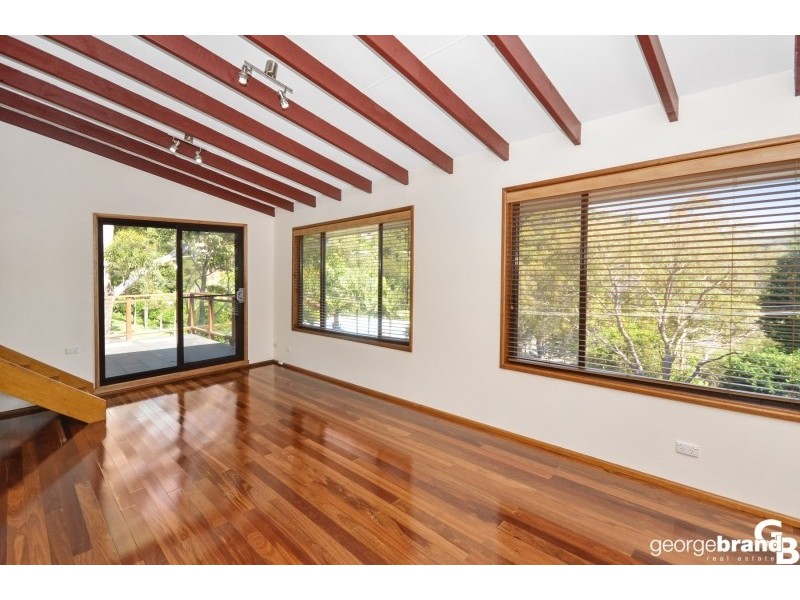 35 Cabbage Tree Ave, Avoca Beach NSW 2251
