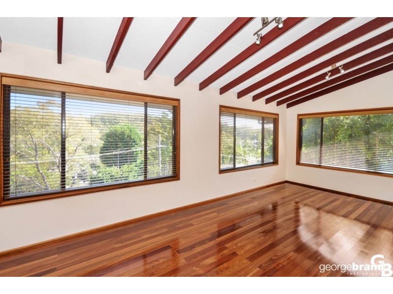 35 Cabbage Tree Ave, Avoca Beach NSW 2251