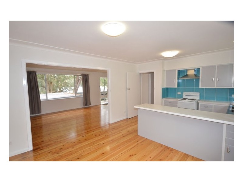 90 The Round Drive, Avoca Beach NSW 2251