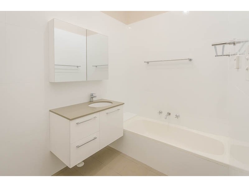 9b Longs Road, Bateau Bay NSW 2261