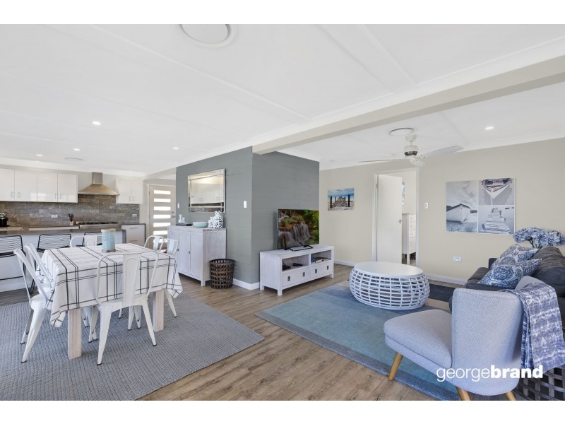 4 Fiesta Crescent, Copacabana NSW 2251