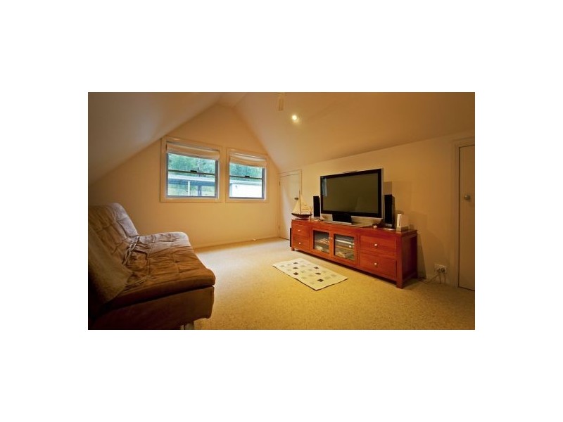 9 Kalinda Rd, Bar Point NSW 2083