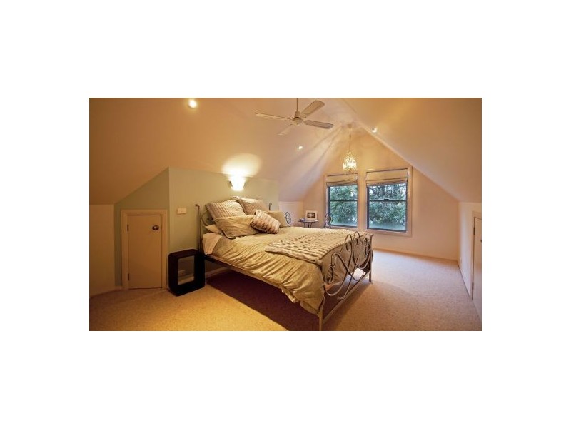 9 Kalinda Rd, Bar Point NSW 2083