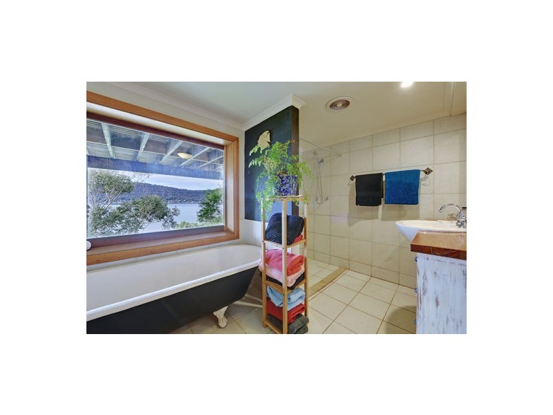 142 Riverview Ave, Dangar Island NSW 2083