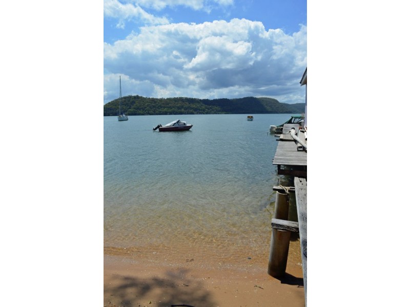 30 Riverview Ave, Dangar Island NSW 2083