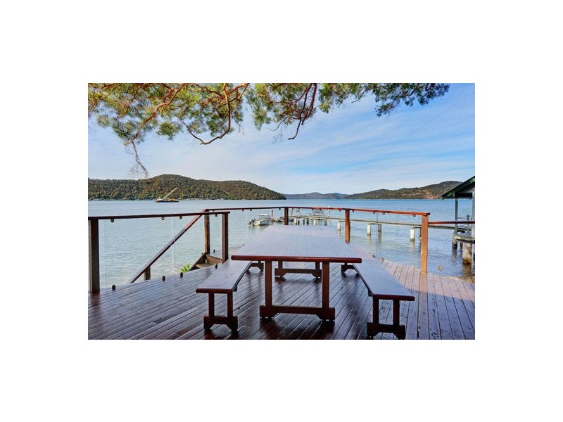 128 Riverview Ave, Dangar Island NSW 2083