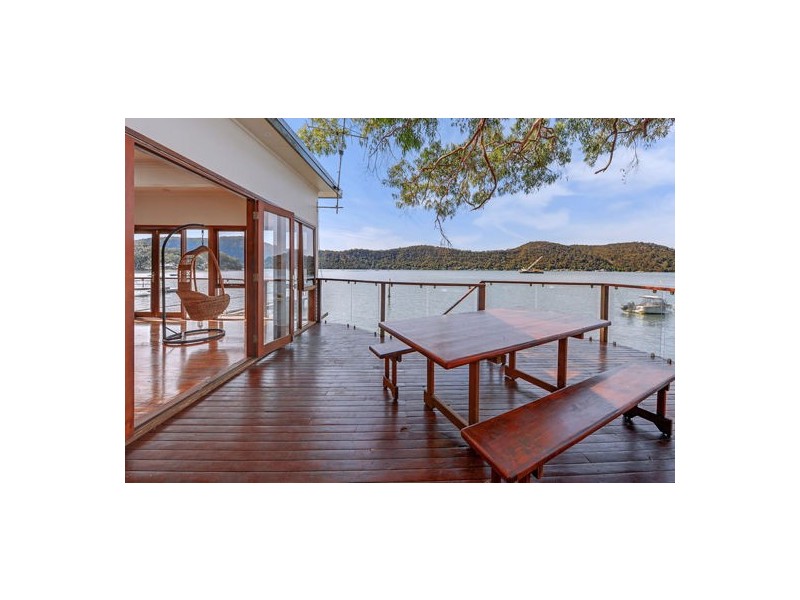 128 Riverview Ave, Dangar Island NSW 2083