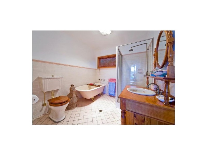 124&126 Riverview Ave, Dangar Island NSW 2083