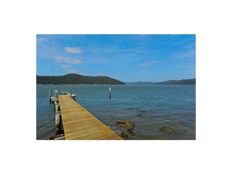 126 Riverview Ave, Dangar Island NSW 2083