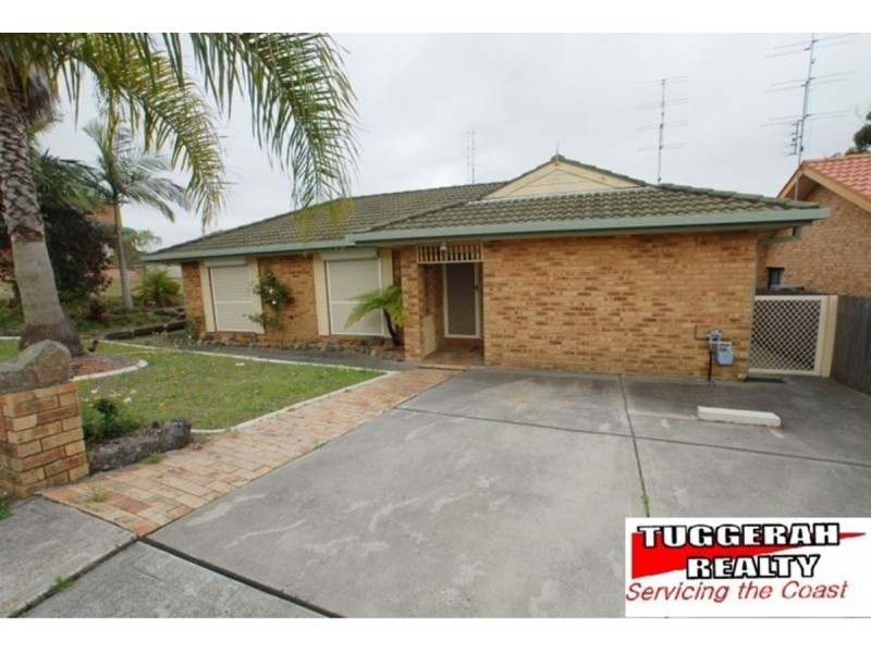 1/2 Holly Close, Lake Haven NSW 2263