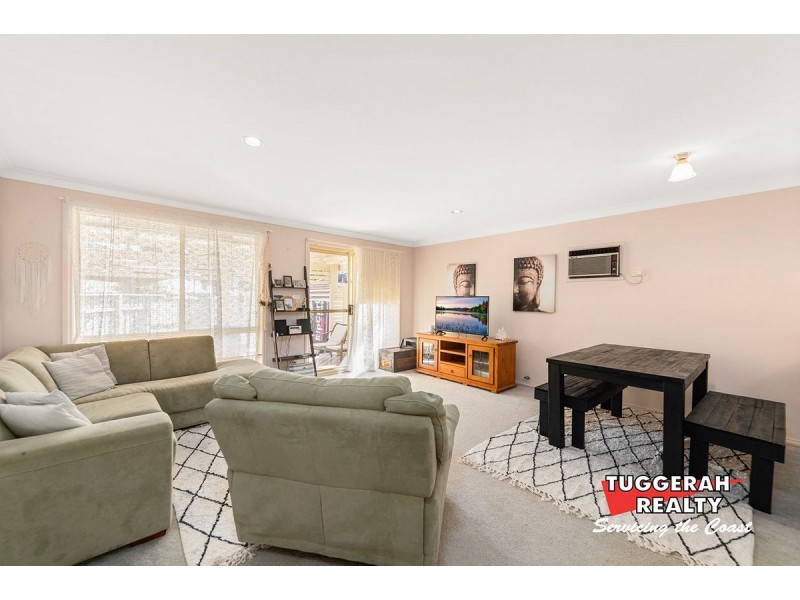 1/2 Holly Close, Lake Haven NSW 2263