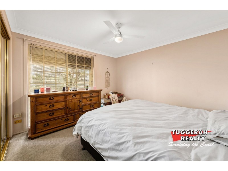 1/2 Holly Close, Lake Haven NSW 2263
