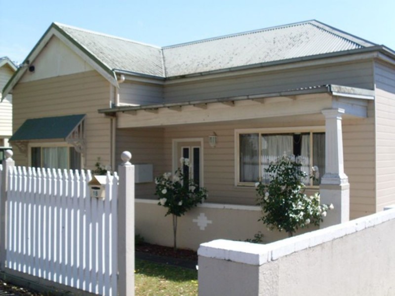 18 Brown Street, Hamilton VIC 3300