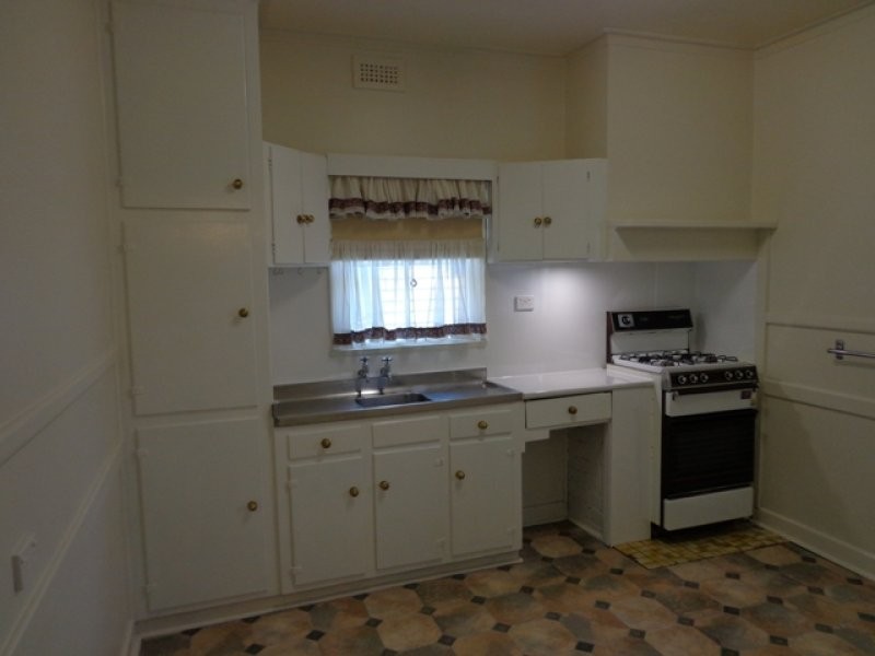 18 Kokoda Avenue, Hamilton VIC 3300